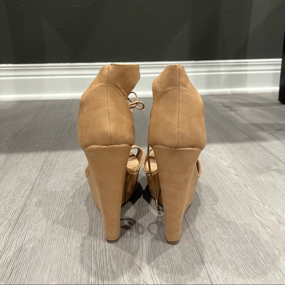 Tan wedges with lace up front - Picture 3 of 4